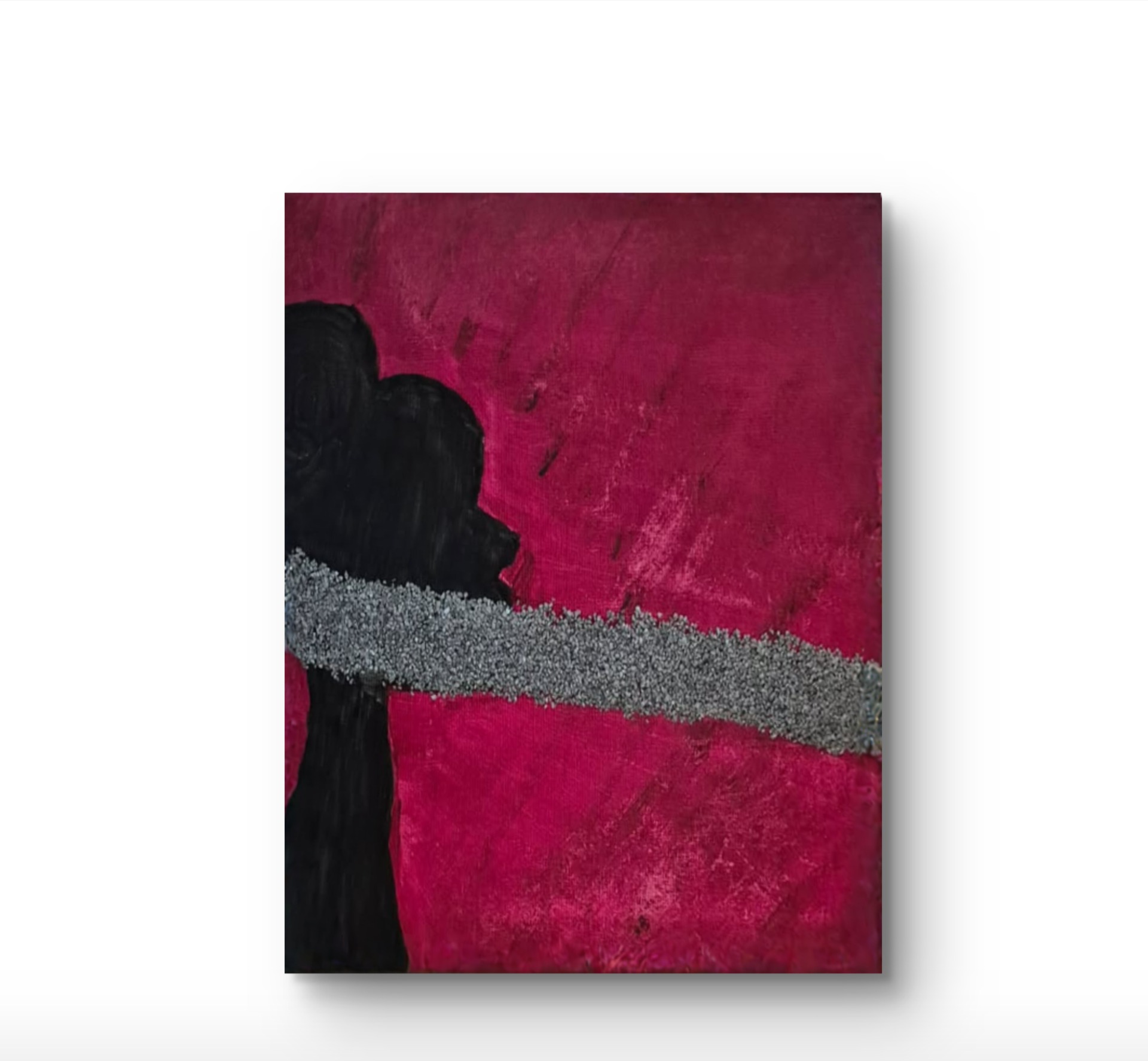 Crna silueta osobe uz crveno platno, preko kojeg prelazi siva zrnata traka.
20×20
15€